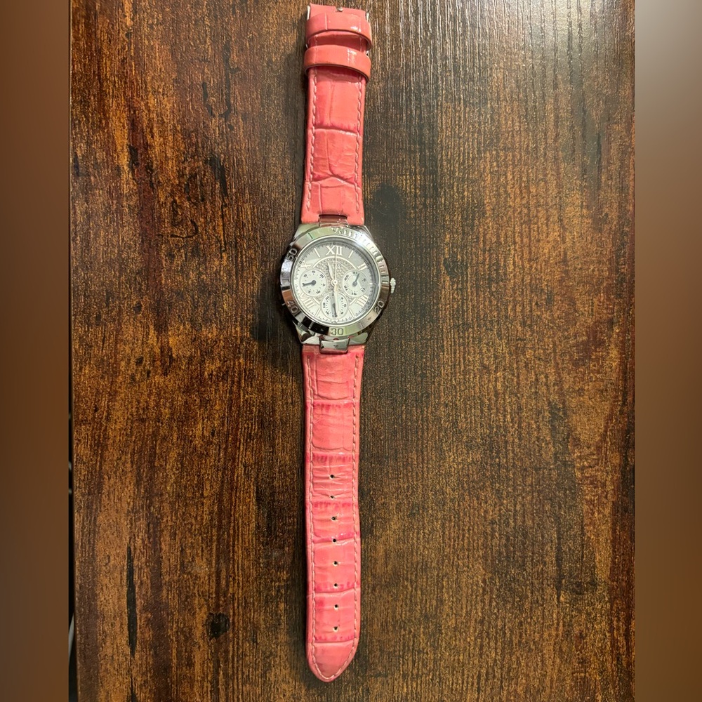Guess genuine leather in pink 🩷💕🩷